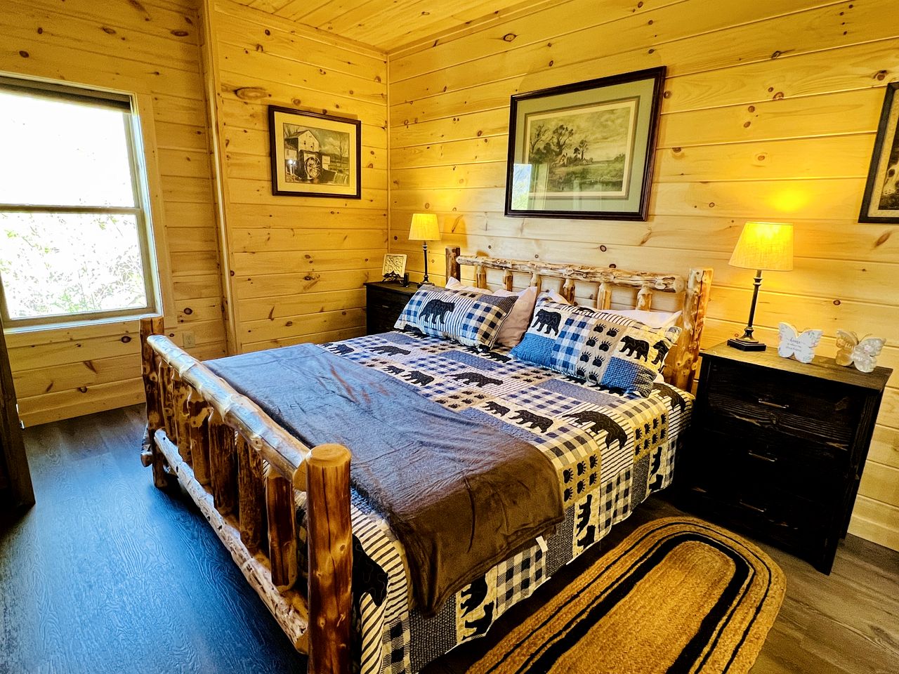 Delightful Log Cabin with Hot Tub, Pool Table, and Smoky Mountain Views in Sevierville, Tennessee