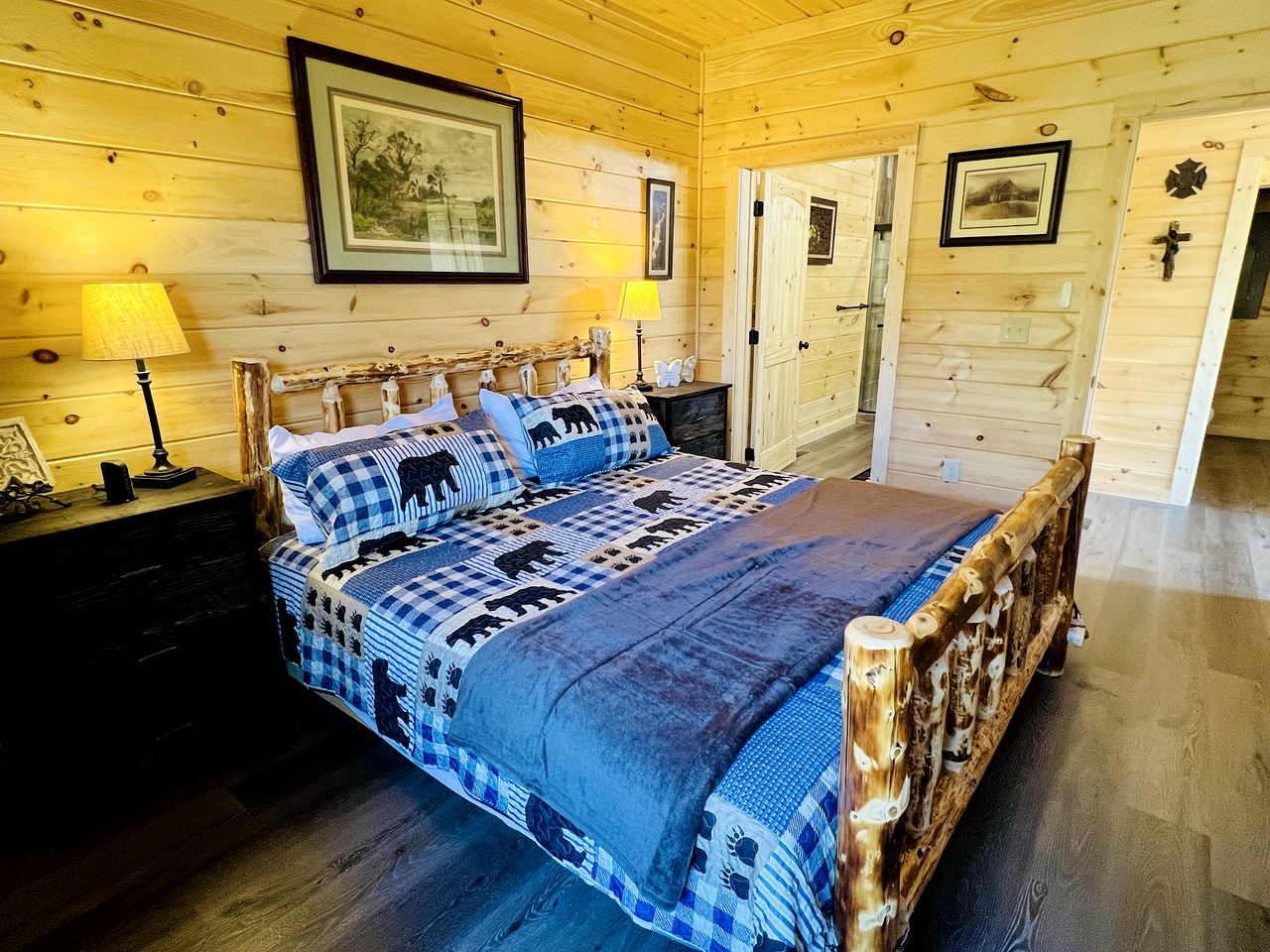 Delightful Log Cabin with Hot Tub, Pool Table, and Smoky Mountain Views in Sevierville, Tennessee