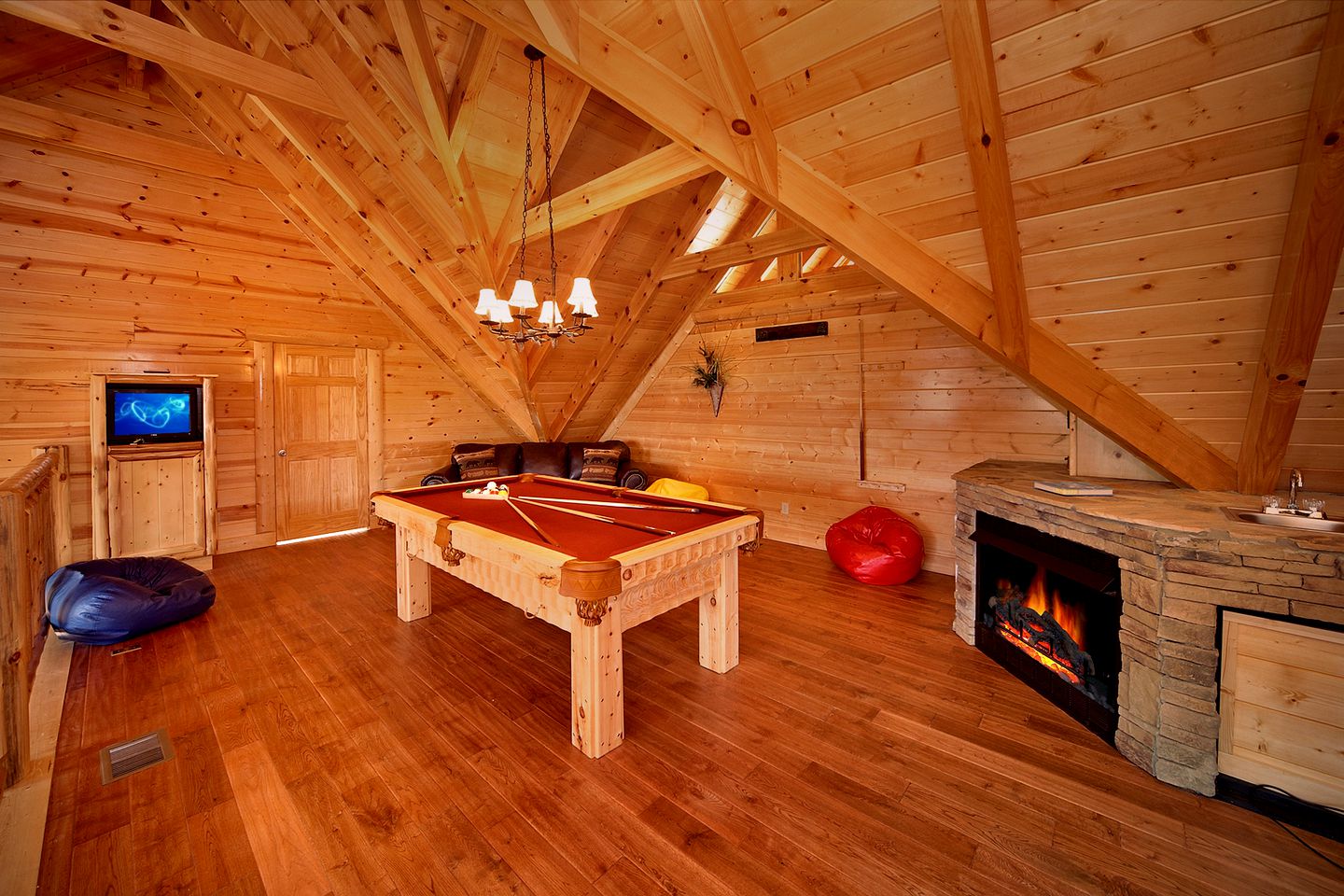 Secluded Log Cabin near Douglas Lake in Sevierville, East Tennessee