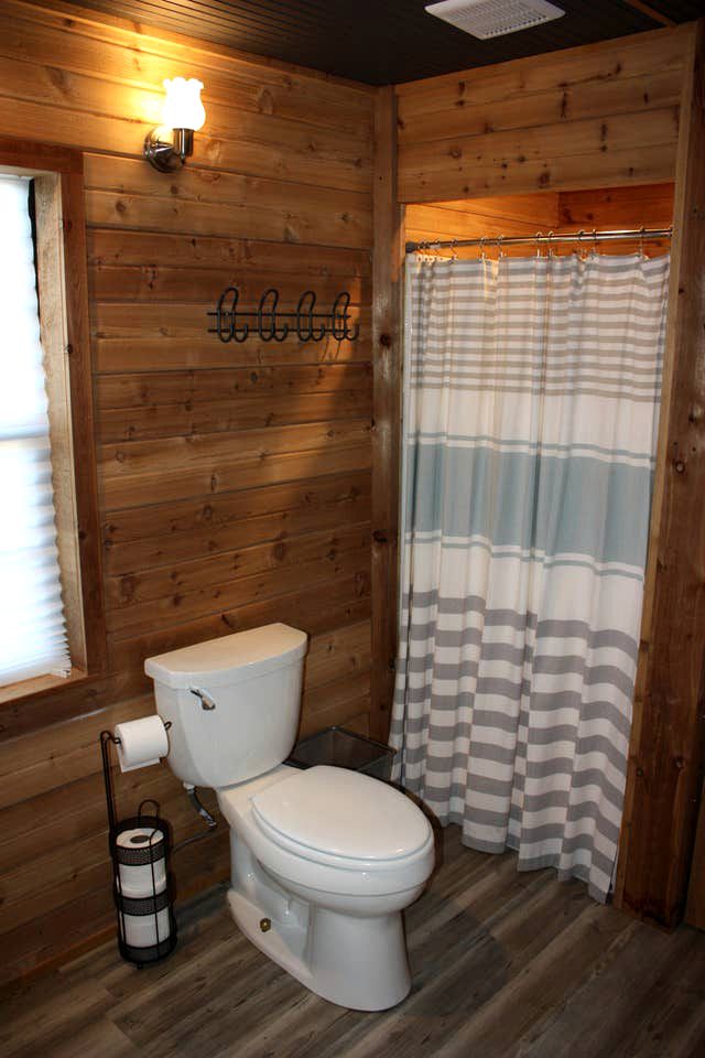 Gorgeous Medina River Cabin with a Spacious Deck Ideal for Vacations in Texas