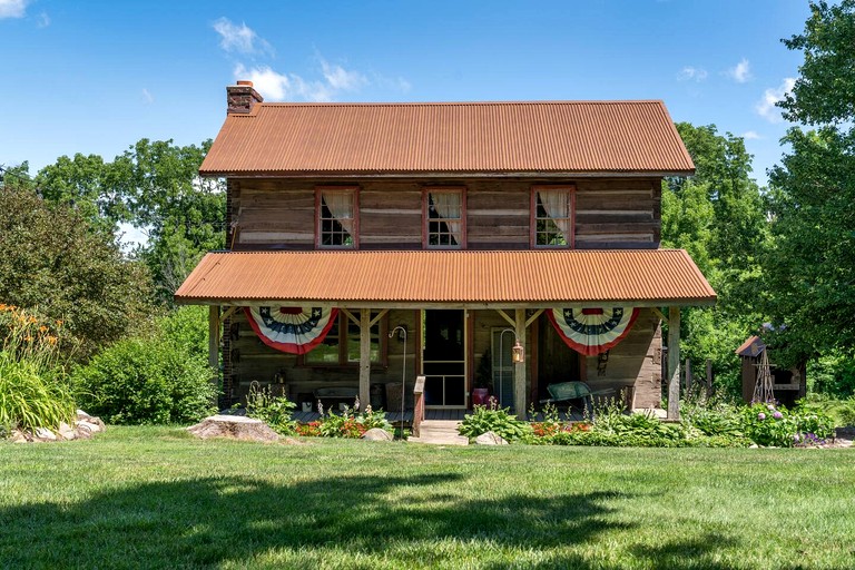 Enchanting Vacation Rental on Working Alpaca Farm near Kokomo, Indiana | Cabins (Flora, Indiana, United States of America)
