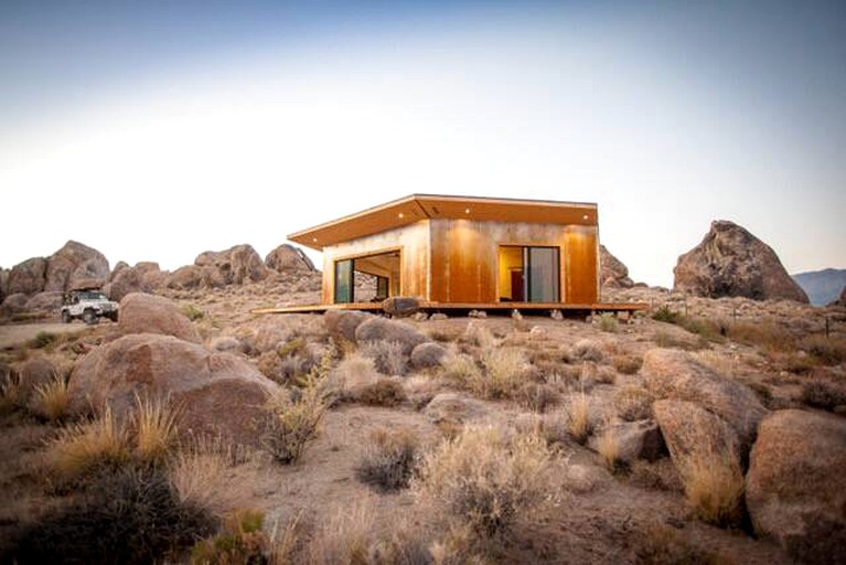 This Lone Pine cabin is ideal for glamping in California