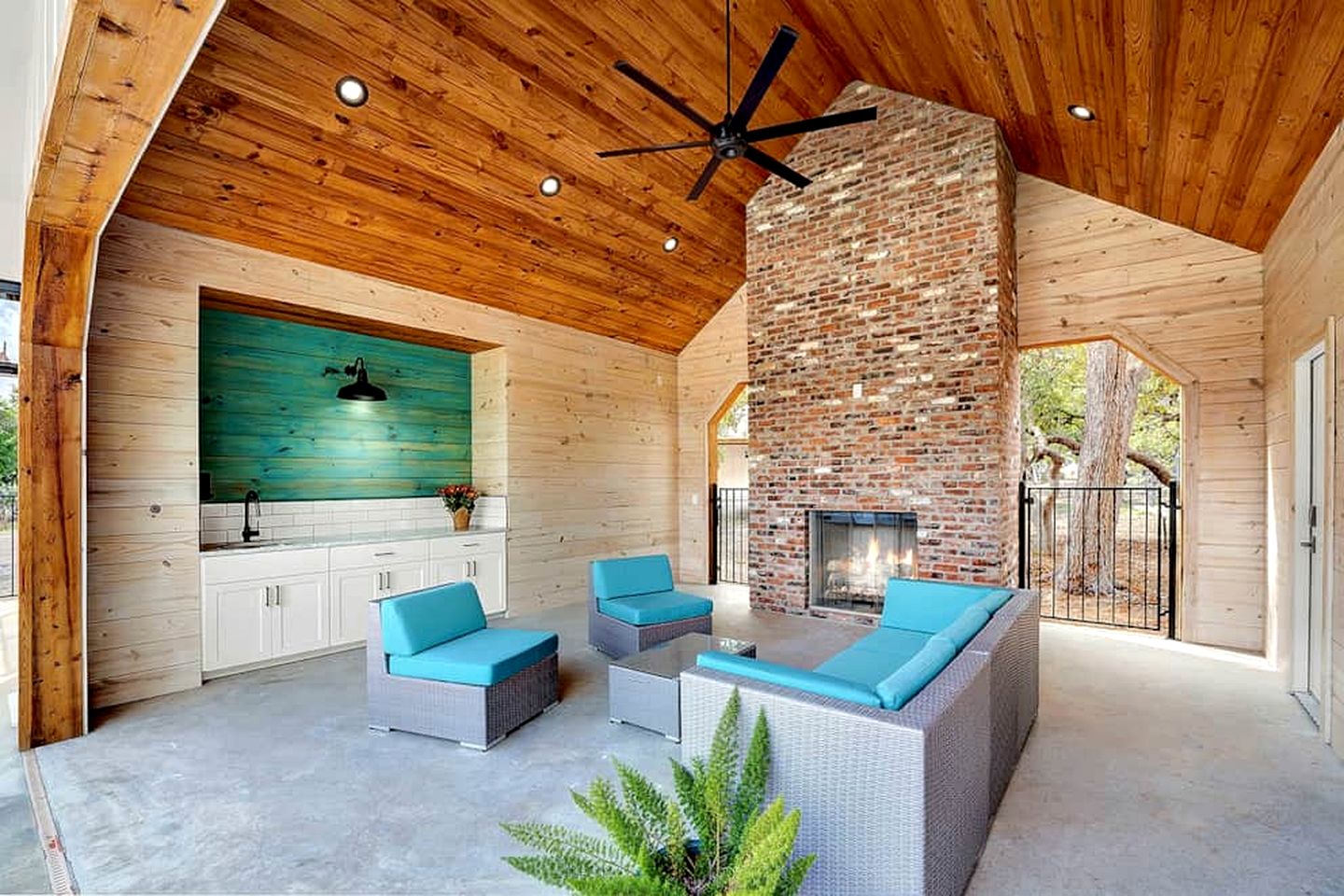 Luxury Cabin for Four for Texas Glamping Retreat