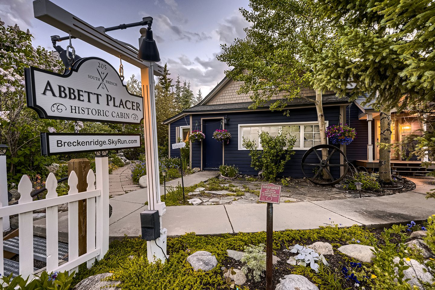 Luxury, Historical Cabin with Hot-tub Near Snow in Carp Breckenridge, Colorado