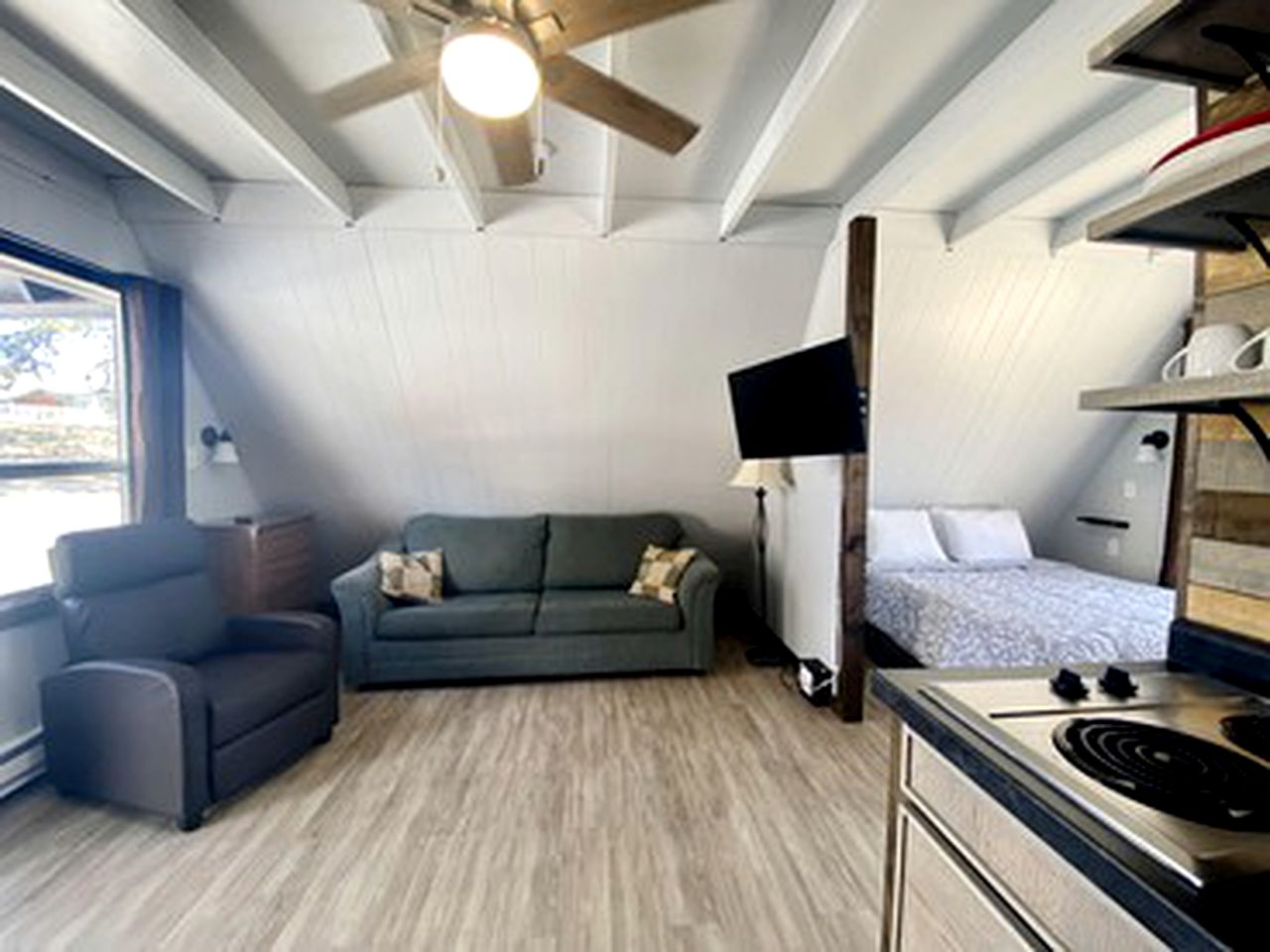 Branson, Missouri Lakeside Escape in a Glamping Cabin