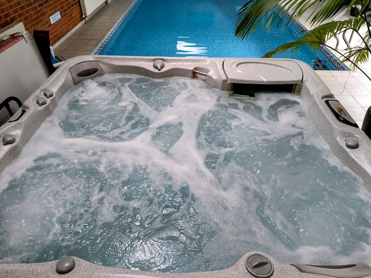 Luxurious Country Villa Retreat with Indoor Pool, Cinema & Spa Near Oxfordshire Countryside