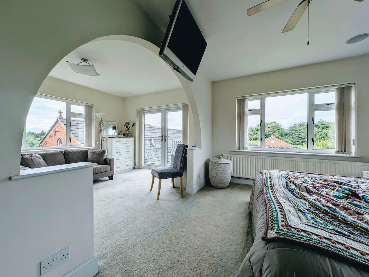 Luxurious Country Villa Retreat with Indoor Pool, Cinema & Spa Near Oxfordshire Countryside