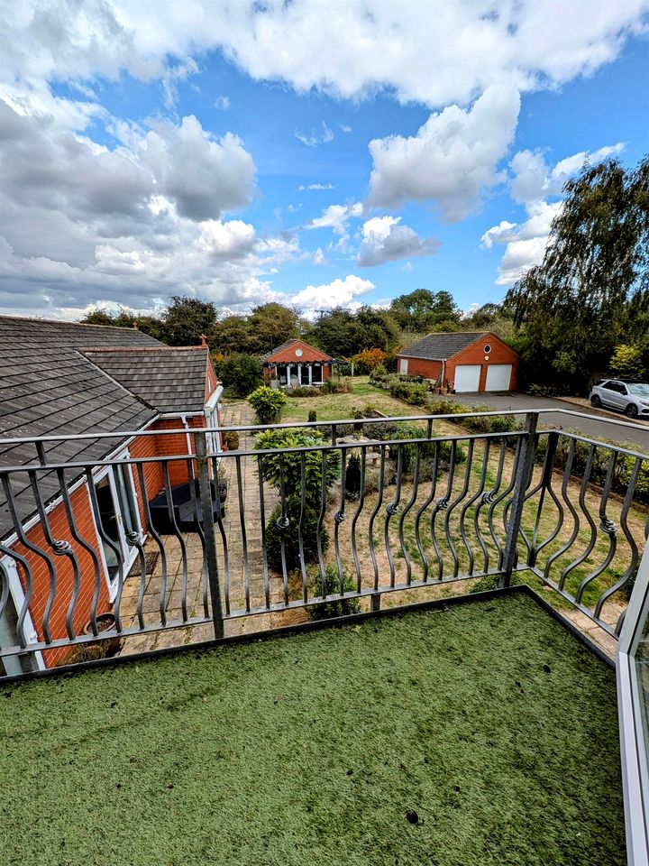 Luxurious Country Villa Retreat with Indoor Pool, Cinema & Spa Near Oxfordshire Countryside