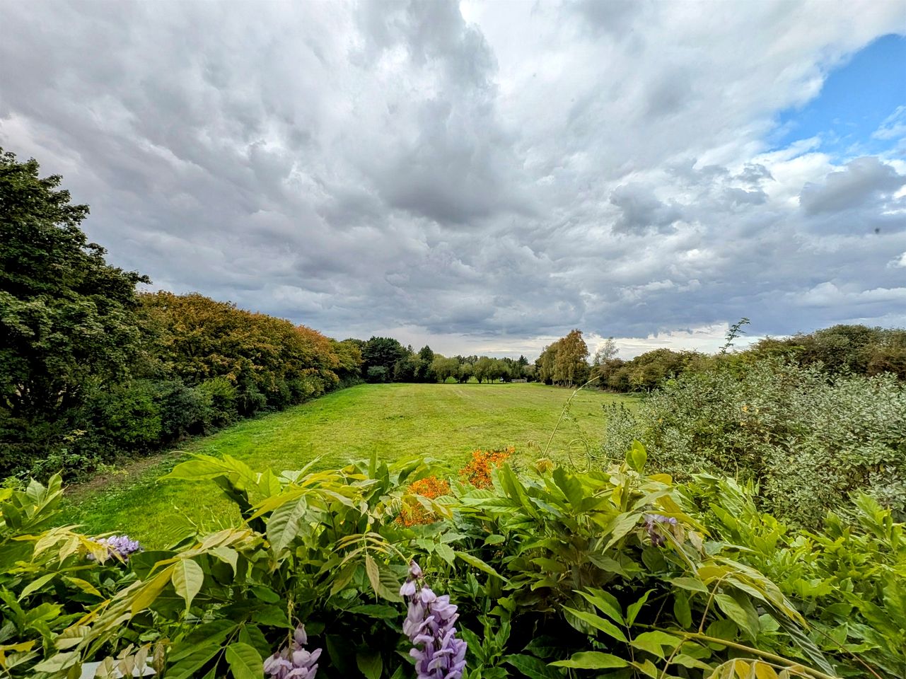 Luxurious Country Villa Retreat with Indoor Pool, Cinema & Spa Near Oxfordshire Countryside
