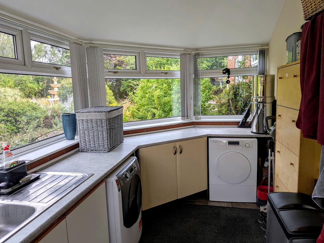 Luxurious Country Villa Retreat with Indoor Pool, Cinema & Spa Near Oxfordshire Countryside