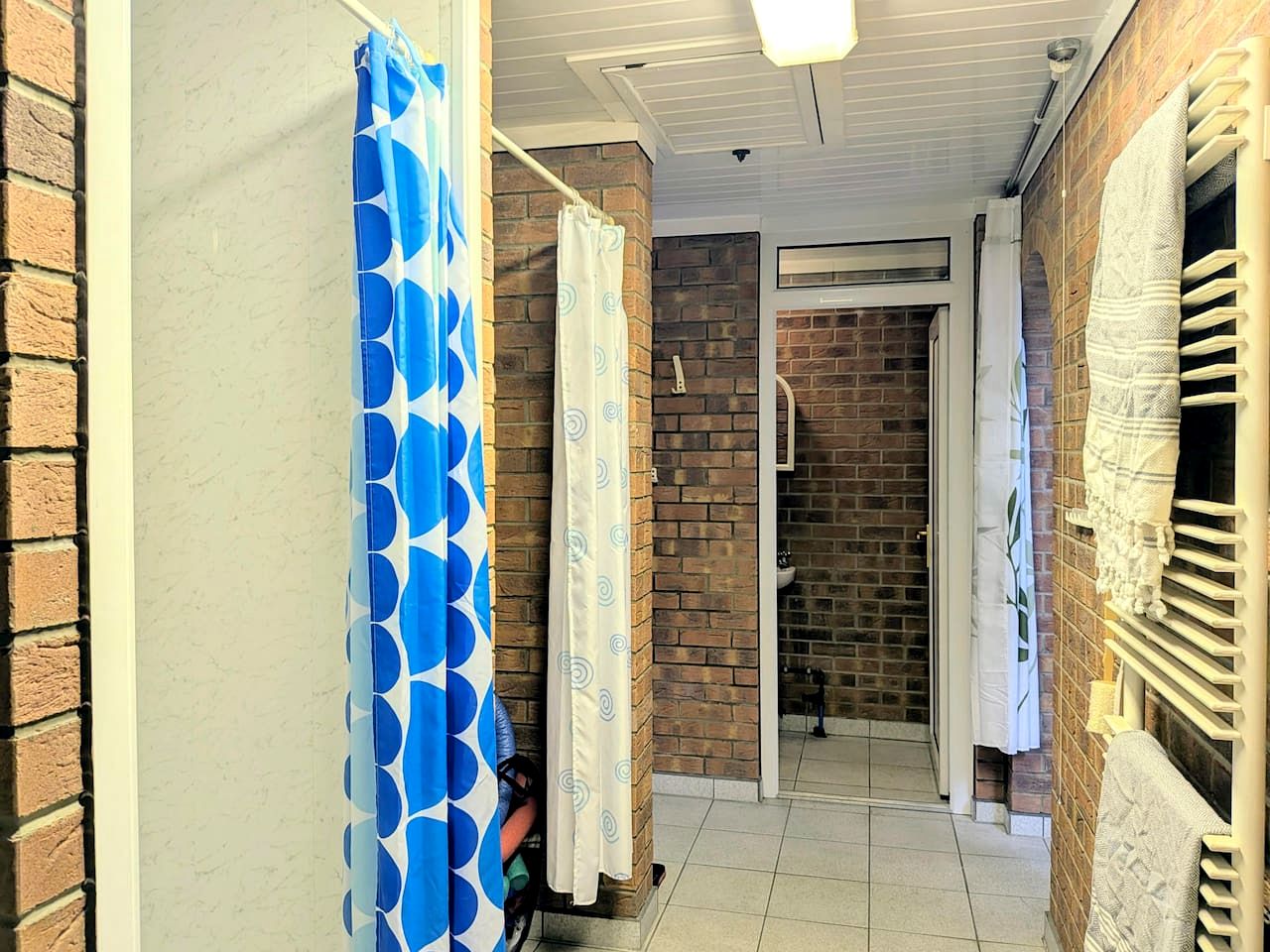 Luxurious Country Villa Retreat with Indoor Pool, Cinema & Spa Near Oxfordshire Countryside