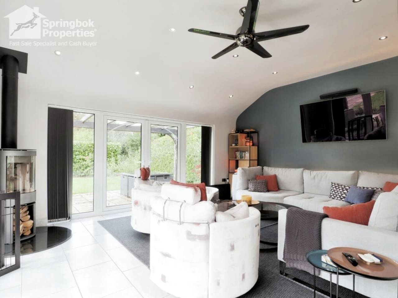 Luxurious Country Villa Retreat with Indoor Pool, Cinema & Spa Near Oxfordshire Countryside