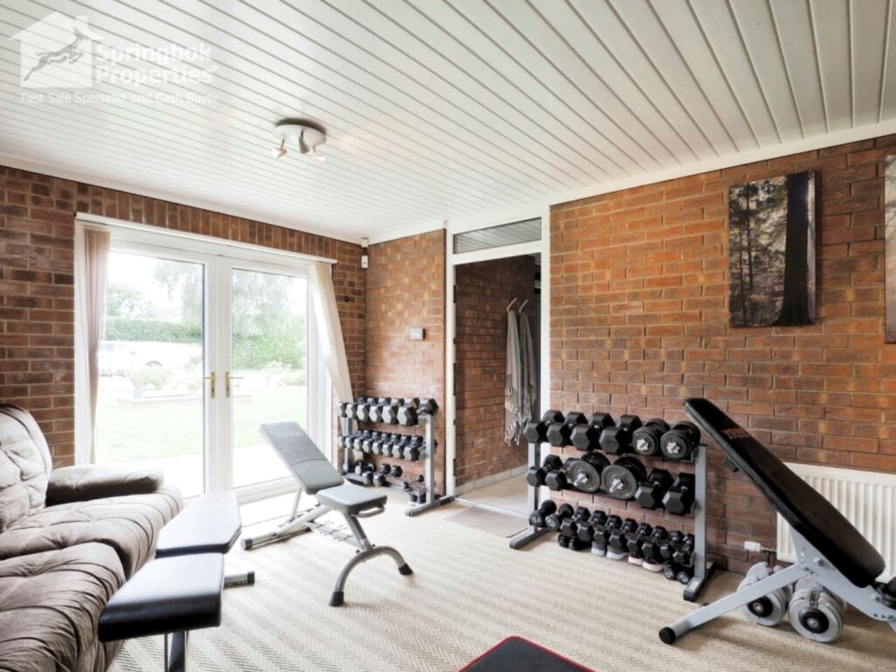 Luxurious Country Villa Retreat with Indoor Pool, Cinema & Spa Near Oxfordshire Countryside