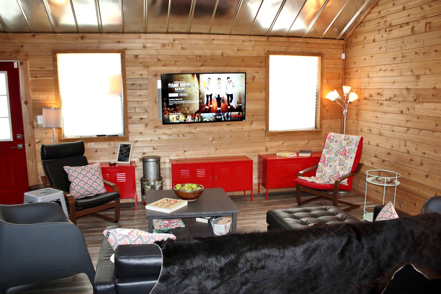 Gorgeous Medina River Cabin with a Spacious Deck Ideal for Vacations in Texas