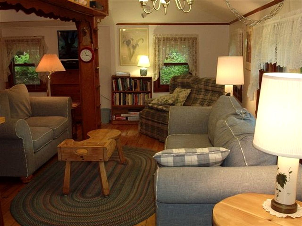 Large Vacation Rental on Arcadia Lake in Belchertown, Massachusetts