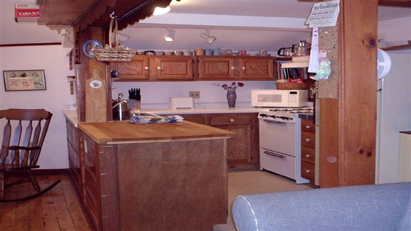 Large Vacation Rental on Arcadia Lake in Belchertown, Massachusetts