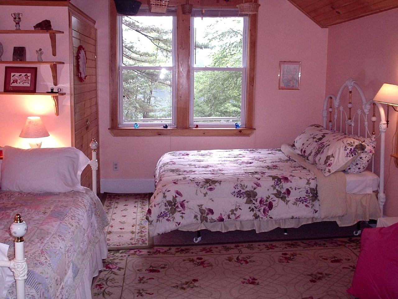 Large Vacation Rental on Arcadia Lake in Belchertown, Massachusetts