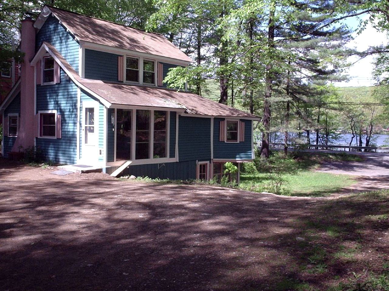 Large Vacation Rental on Arcadia Lake in Belchertown, Massachusetts