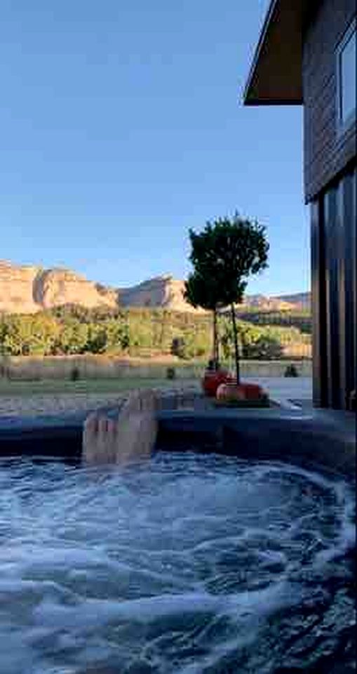 Chic Tiny House with Hot-Tub in Orderville, Utah