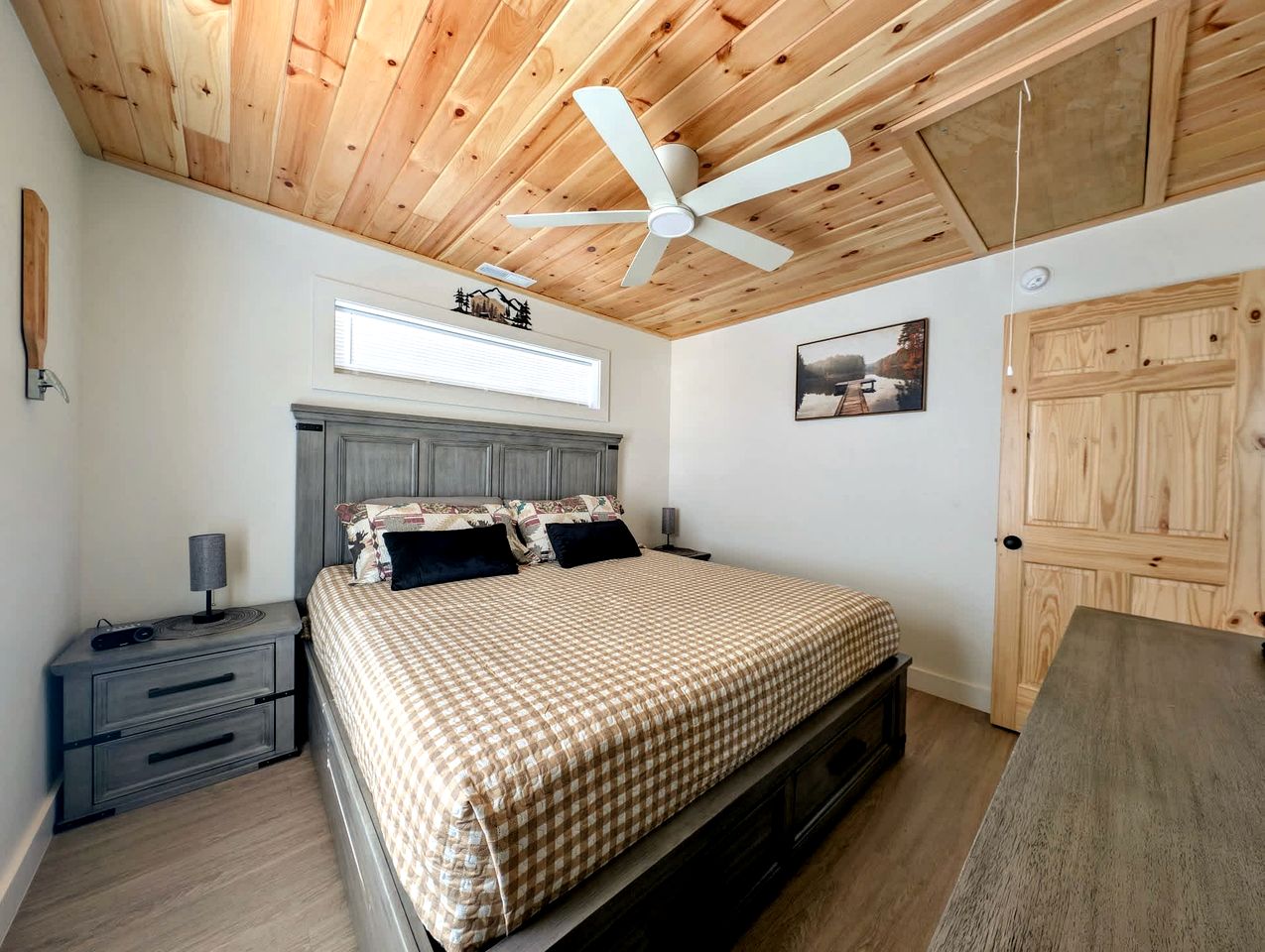 Cozy Modern Fishing Cabin with Incredible Views for an Amazing Getaway by Flanders Pond in Maine