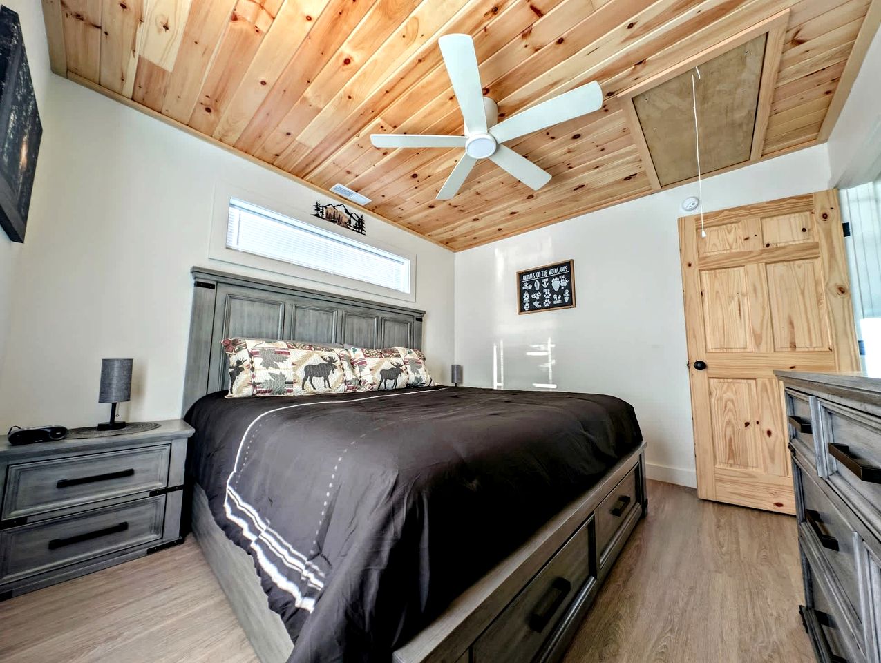 Pet-Friendly Lakeside Cabin with Fire Pit & Screened Porch near Flanders Pond in Sullivan, Maine