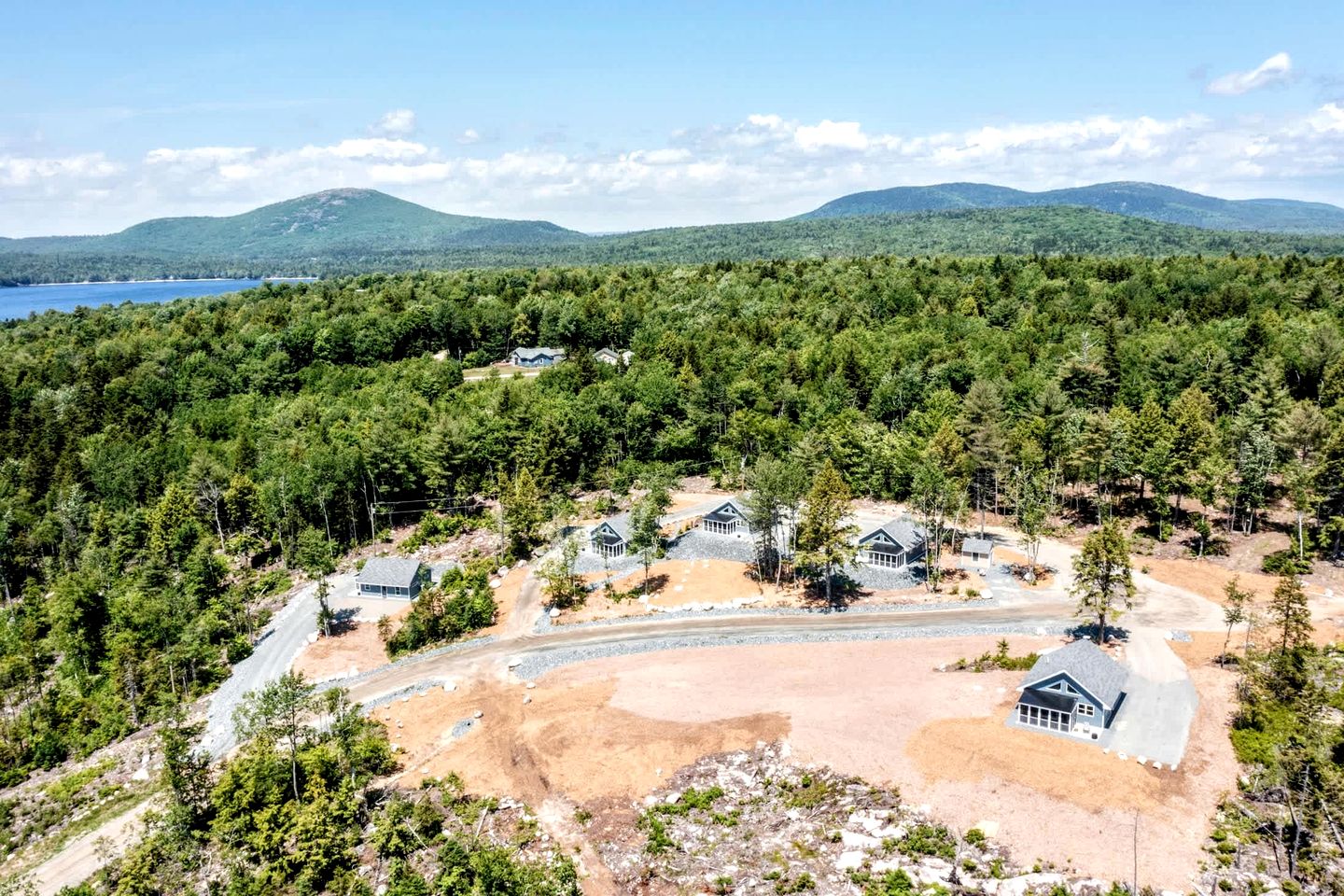 Spacious Cabin Complex with Flanders Pond Access, Ideal for Group Getaways, Located Near Sullivan, Maine