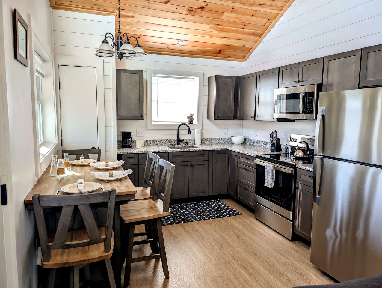 Spacious Cabin Complex with Flanders Pond Access, Ideal for Group Getaways, Located Near Sullivan, Maine