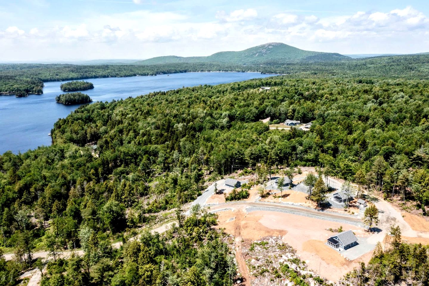 Spacious Cabin Complex with Flanders Pond Access, Ideal for Group Getaways, Located Near Sullivan, Maine