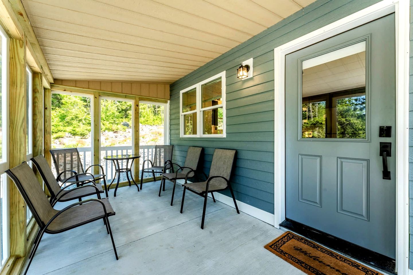 Spacious Cabin Complex with Flanders Pond Access, Ideal for Group Getaways, Located Near Sullivan, Maine