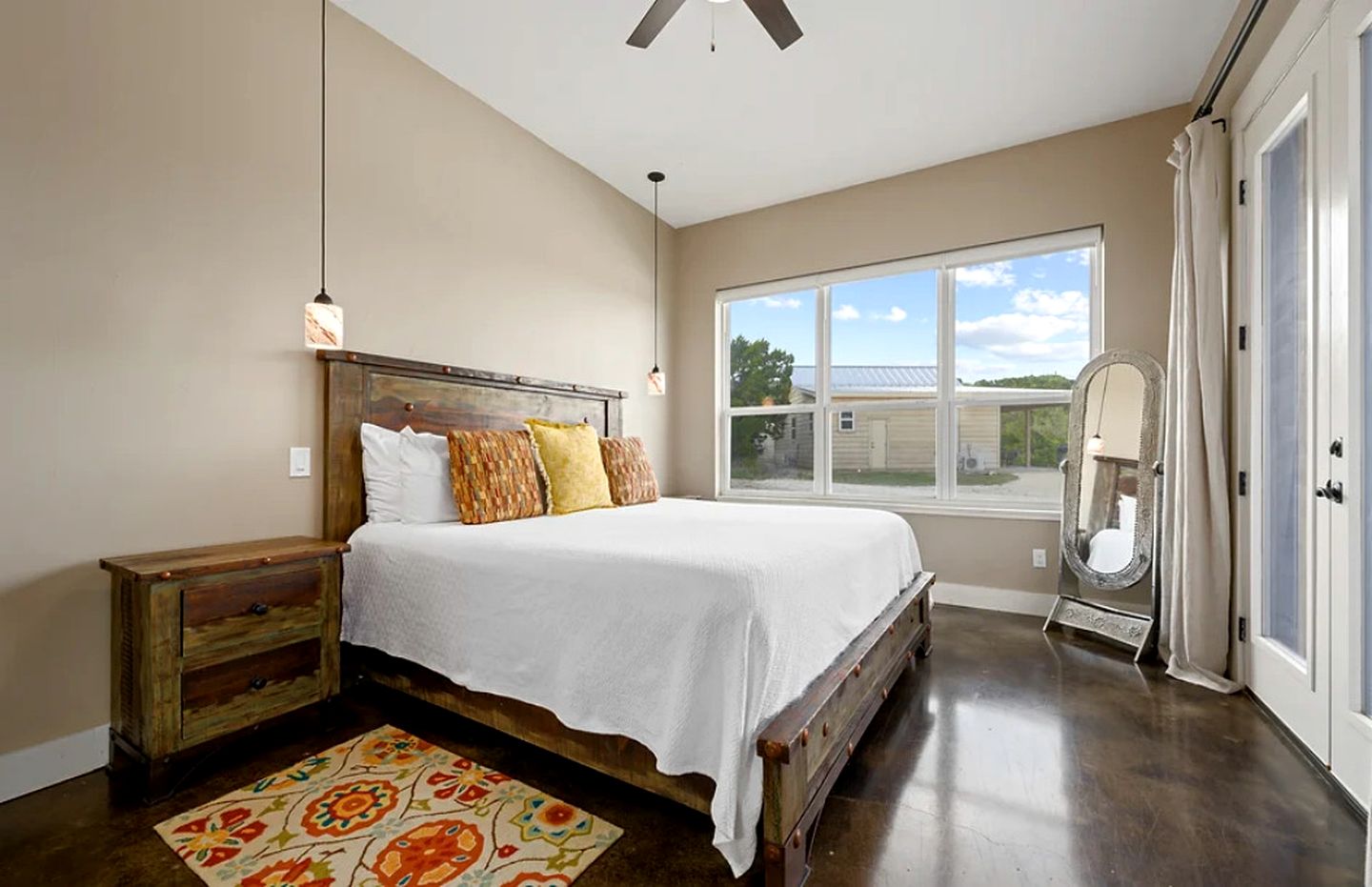 Relaxing Accessible Cottage with Outdoor Fireplace for a Peaceful Getaway near Austin, Texas