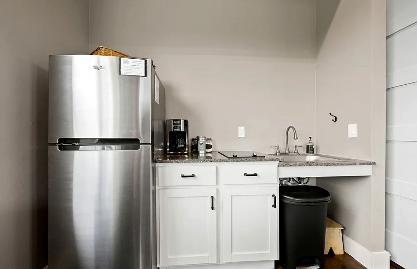 Relaxing Accessible Cottage with Outdoor Fireplace for a Peaceful Getaway near Austin, Texas