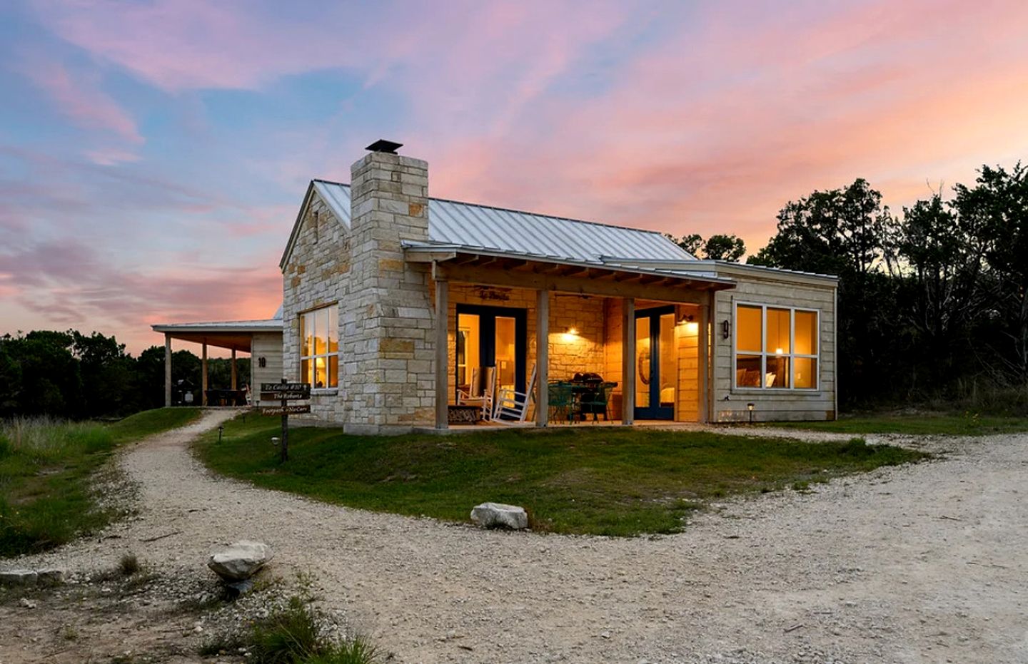 Relaxing Accessible Cottage with Outdoor Fireplace for a Peaceful Getaway near Austin, Texas