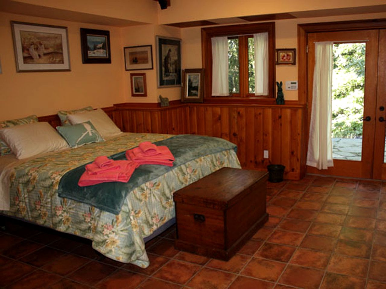 Lovely Accommodation Surrounded by Stunning Forests in Bedford near New York City