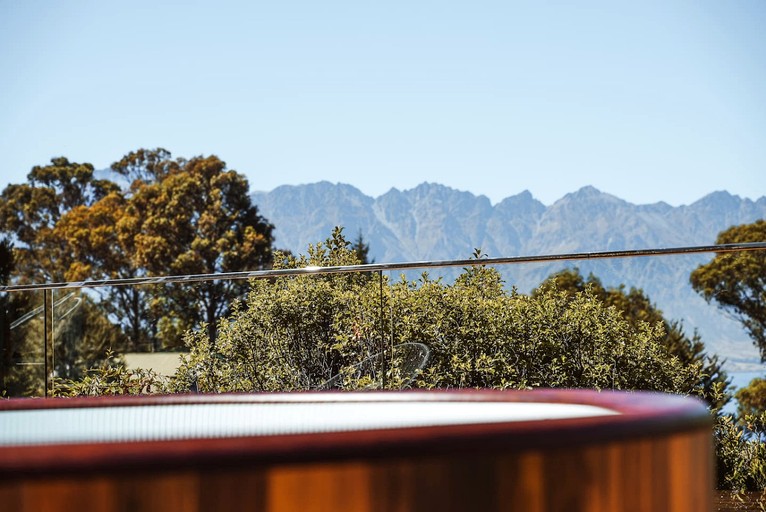 Cottages (New Zealand, Queenstown, South Island)