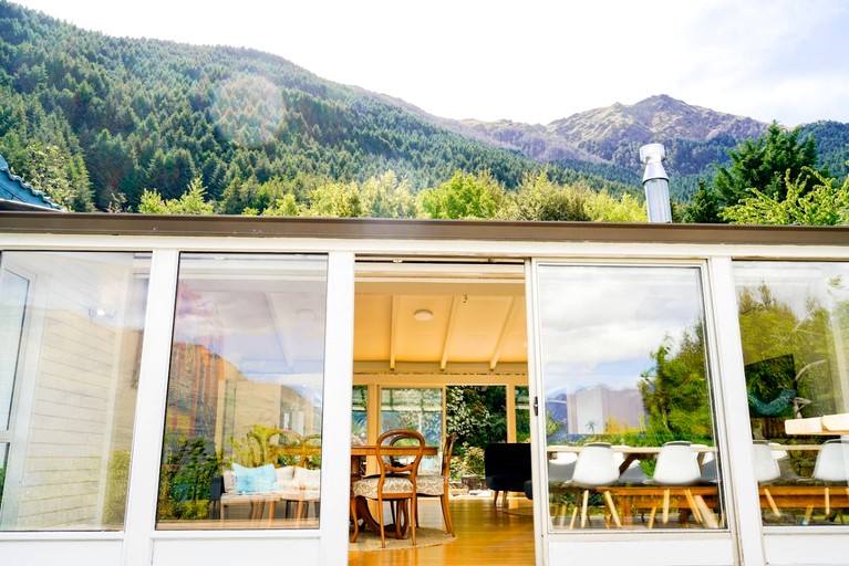 Cottages (New Zealand, Queenstown, South Island)