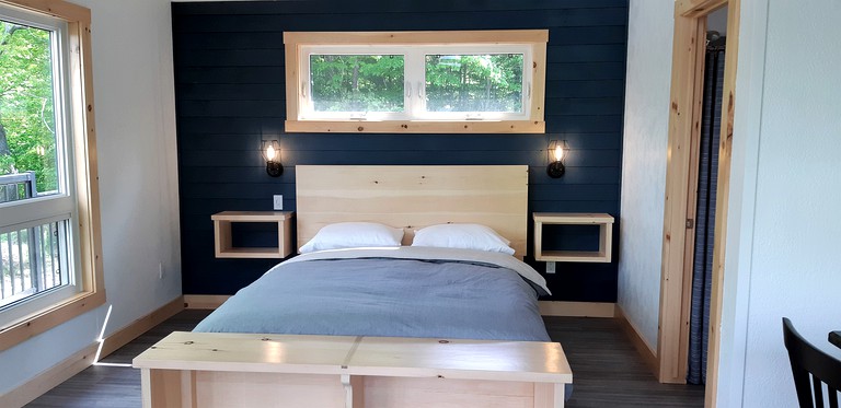 Private Cabin Located in a Wilderness Escape For Nature Enthusiasts on Long Lake, Portland Ontario