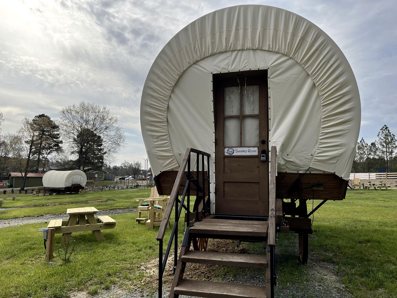 The Cozy Heron Glamping, Caravans 100600, Lillington, United States of