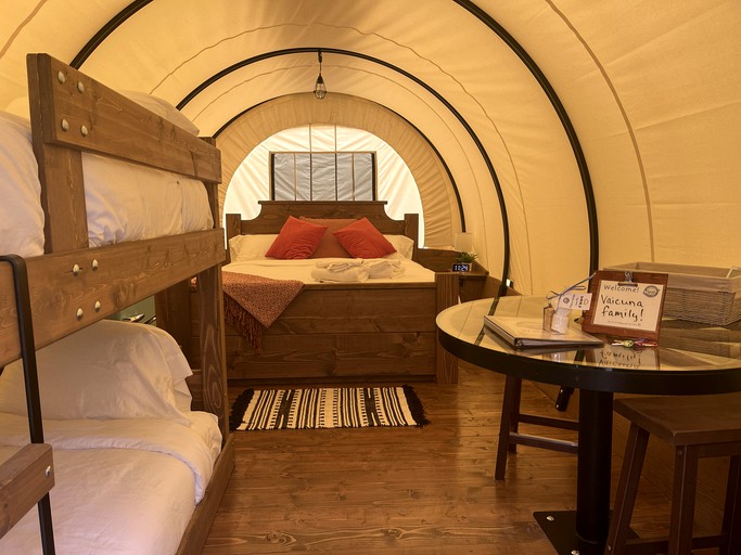 Caravans (United States of America, Lillington, North Carolina)