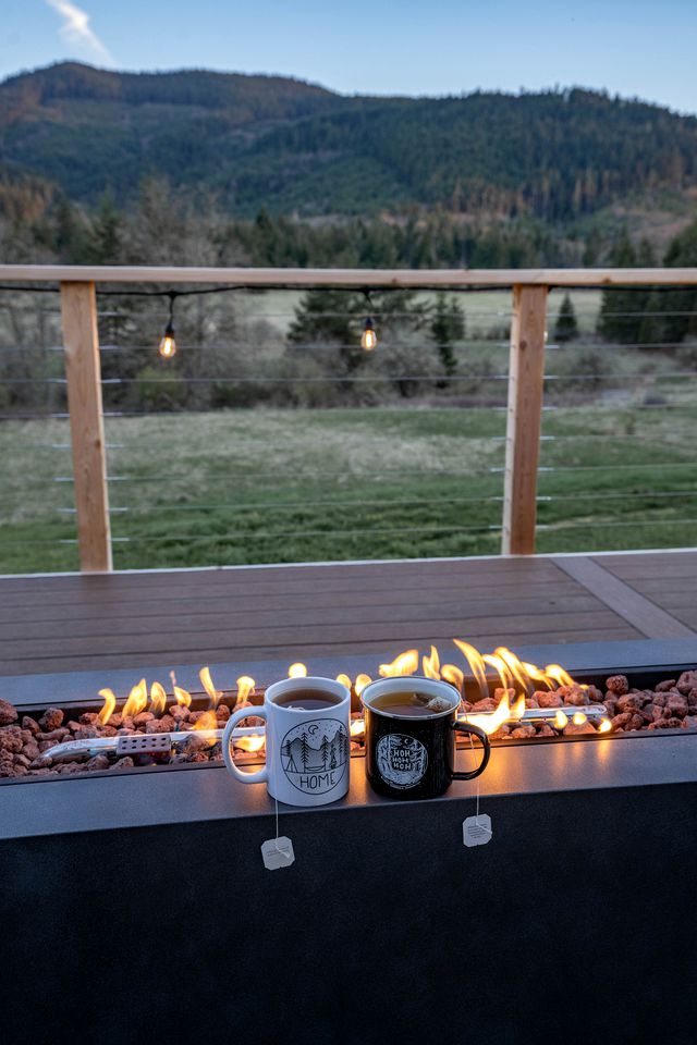 Amazing Mountain Views in this Charming Cottage with a Hot Tub in Sequim, Washington