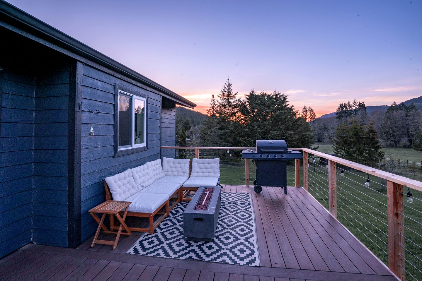Amazing Mountain Views in this Charming Cottage with a Hot Tub in Sequim, Washington