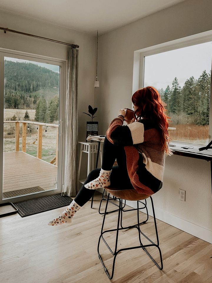 Amazing Mountain Views in this Charming Cottage with a Hot Tub in Sequim, Washington