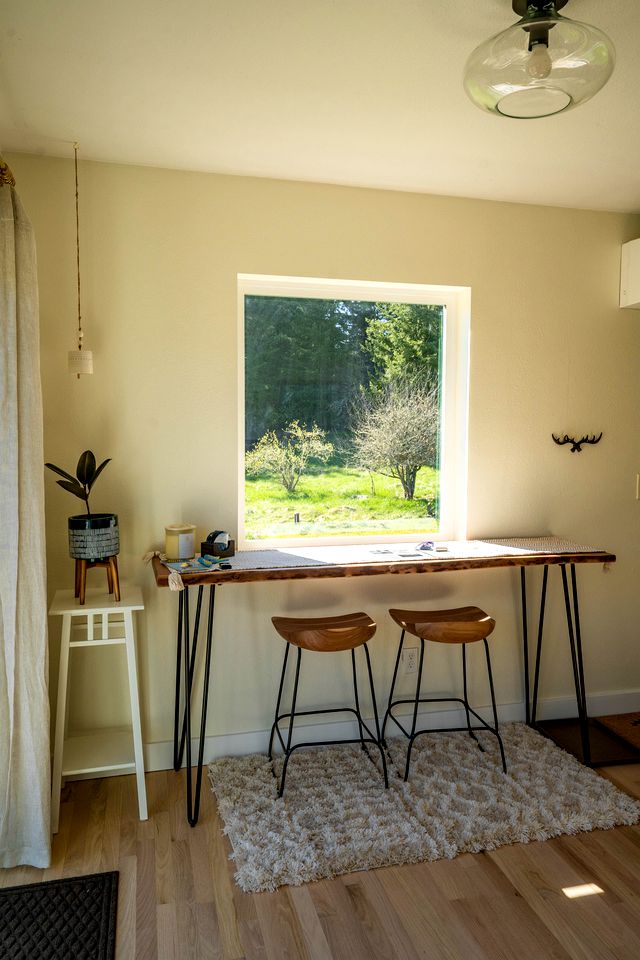 Amazing Mountain Views in this Charming Cottage with a Hot Tub in Sequim, Washington