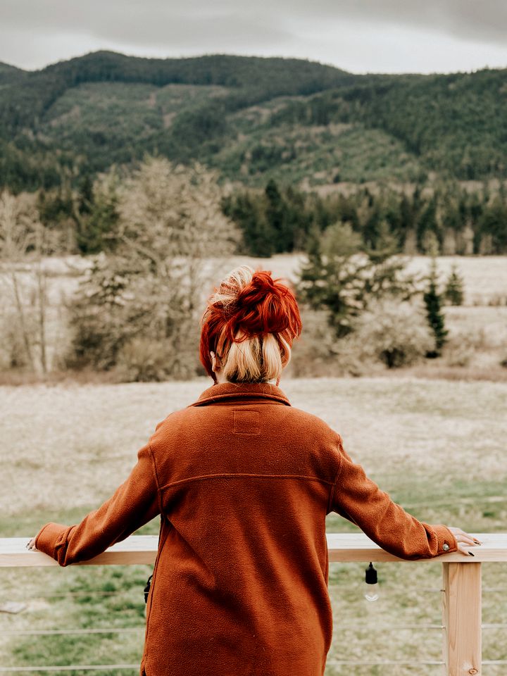 Amazing Mountain Views in this Charming Cottage with a Hot Tub in Sequim, Washington