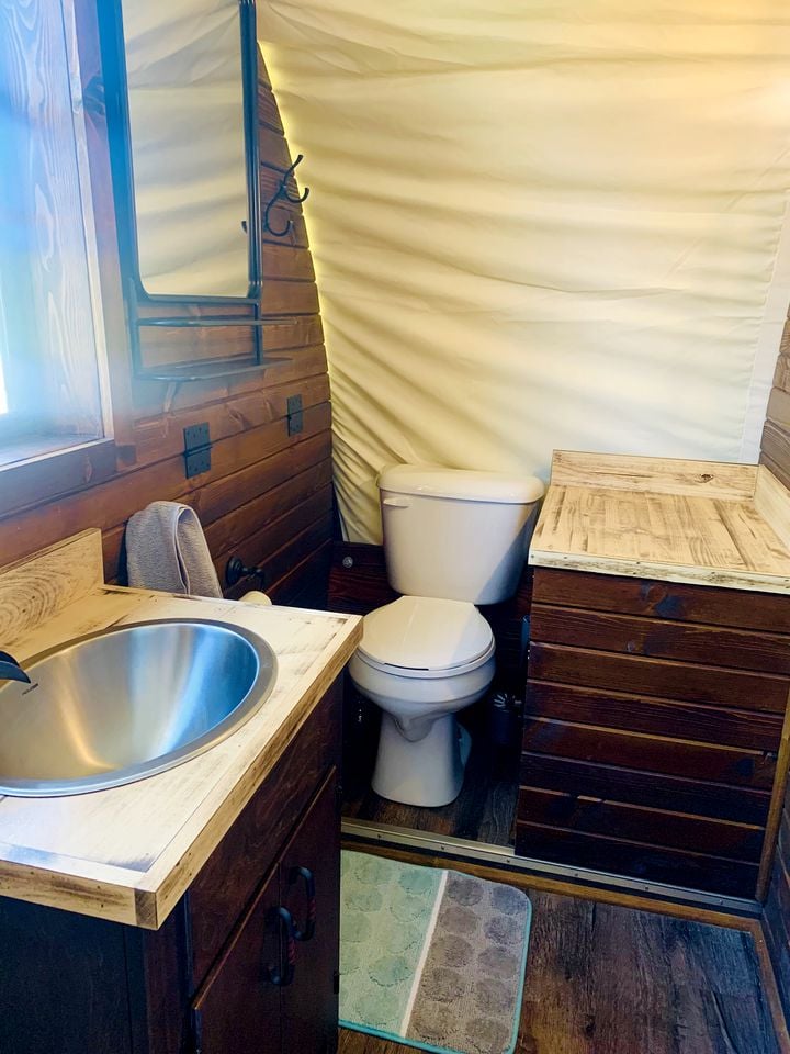 Charming Covered Wagon on Live Petting Zoo for Memorable Family Glamping Stays in Brownsville, Kentucky