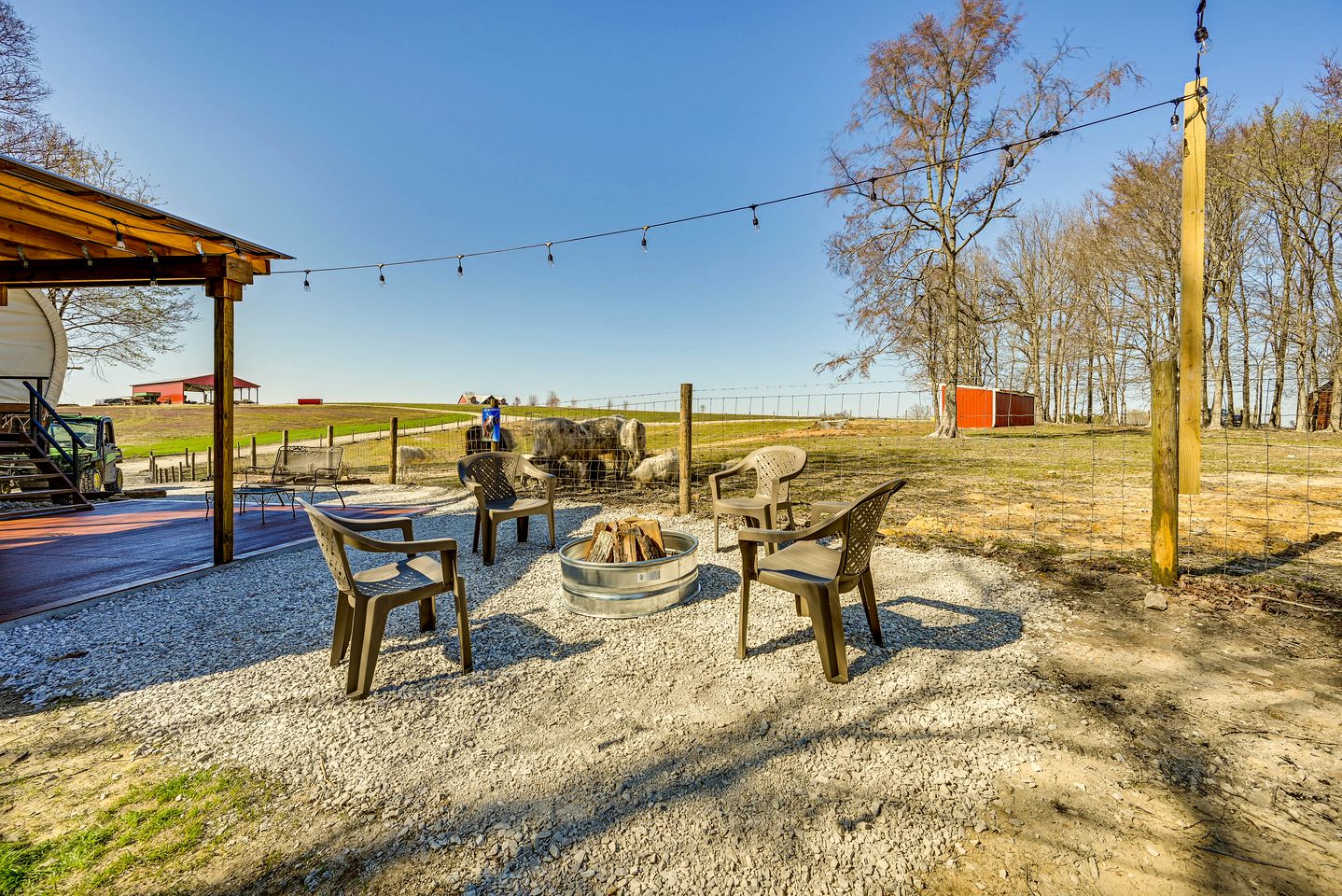 Charming Covered Wagon on Live Petting Zoo for Memorable Family Glamping Stays in Brownsville, Kentucky