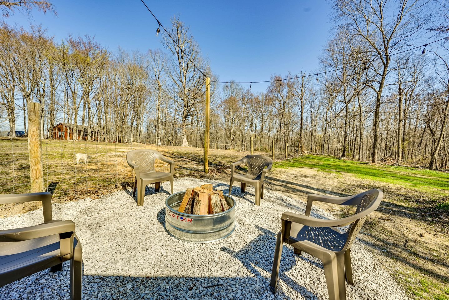 Charming Covered Wagon on Live Petting Zoo for Memorable Family Glamping Stays in Brownsville, Kentucky