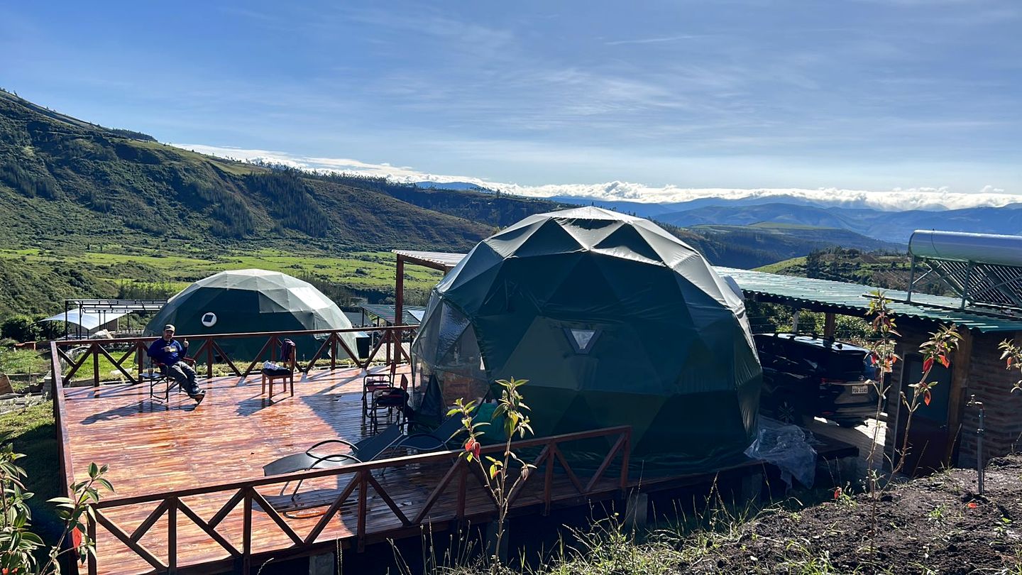 Domes (Ecuador, Peribuela, Imbabura)