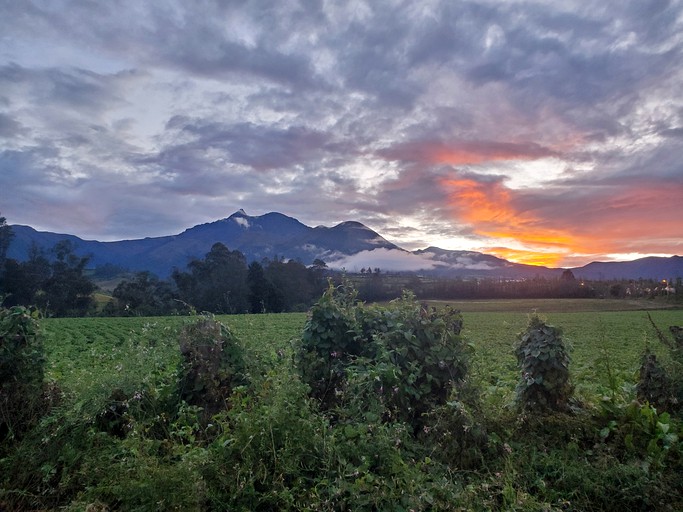 Domes (Ecuador, Peribuela, Imbabura)