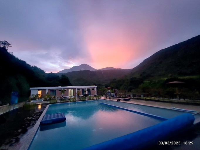 Domes (Ecuador, Peribuela, Imbabura)
