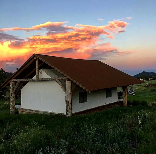 Red Rocks Glamping, Tented Cabins, Indian Hills, United States of America Glamping Hub